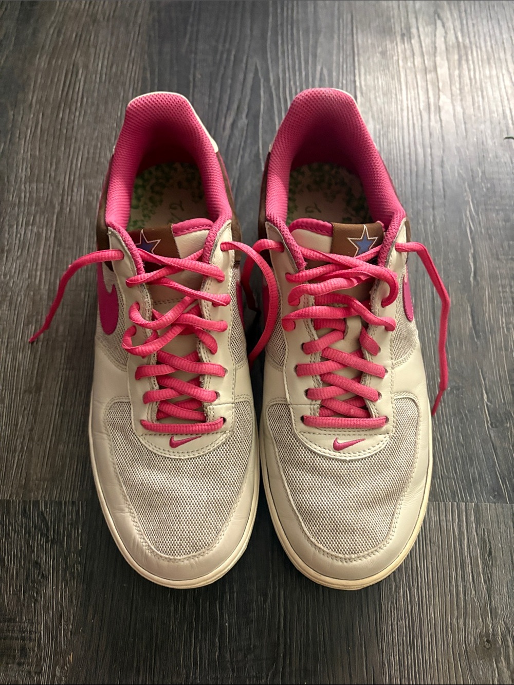 Vintage Nike Women's Beige Sneakers with Pink Accents